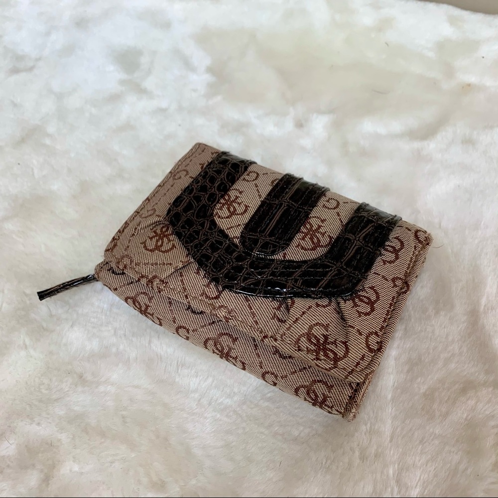 Faux GUESS Wallet